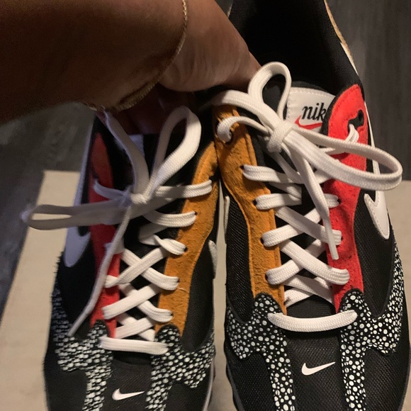 Nike Air Max Dawn SE Sneakers in Black, White, and Purple with Leopard Accents - Picture 9 of 16